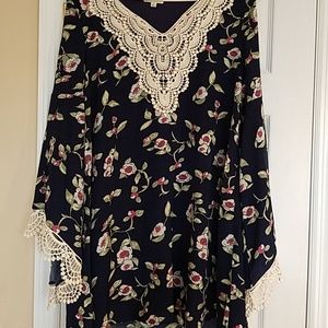 Umgee bnwt floral blouse/tunic/dress with lace M
